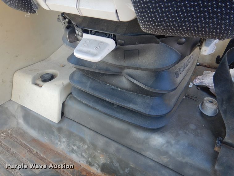 image for item HU9975 2005 AGCO RT100  tractor