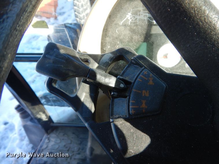 image for item HU9975 2005 AGCO RT100  tractor