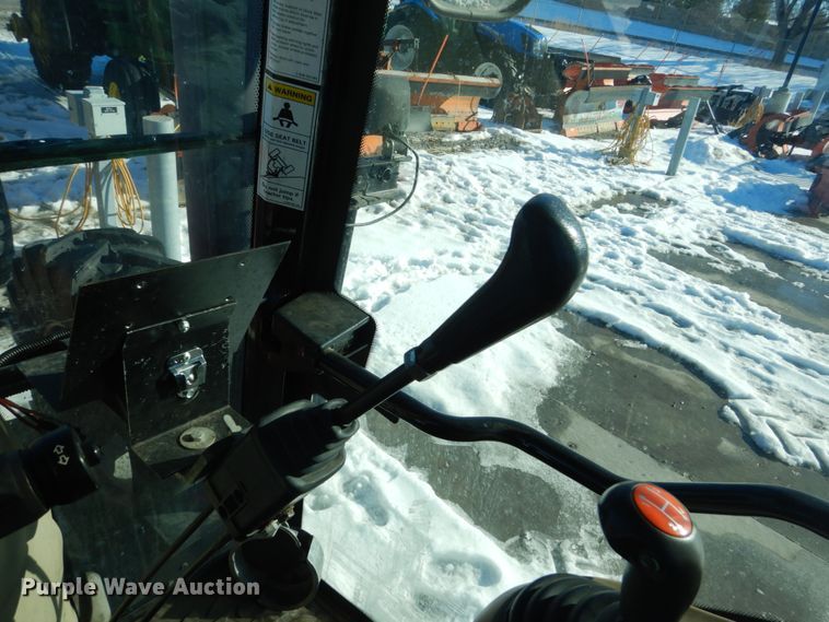 image for item HU9975 2005 AGCO RT100  tractor