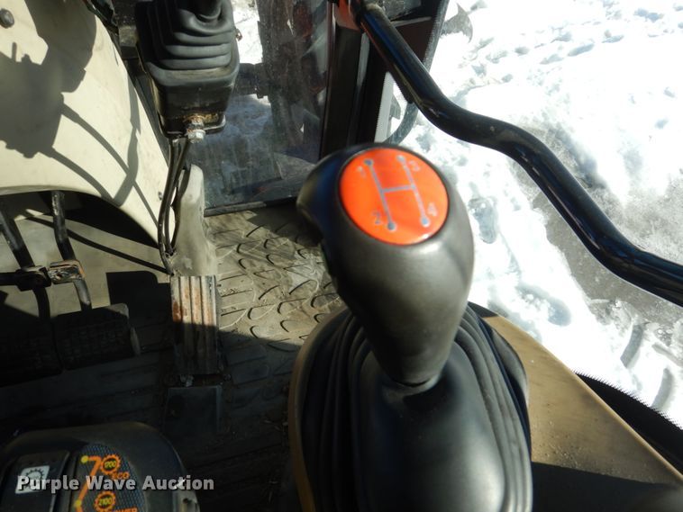 image for item HU9975 2005 AGCO RT100  tractor