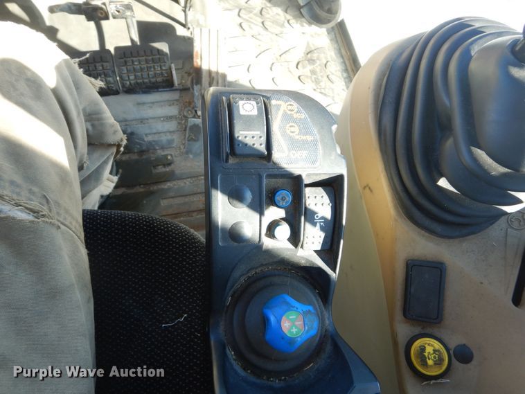 image for item HU9975 2005 AGCO RT100  tractor