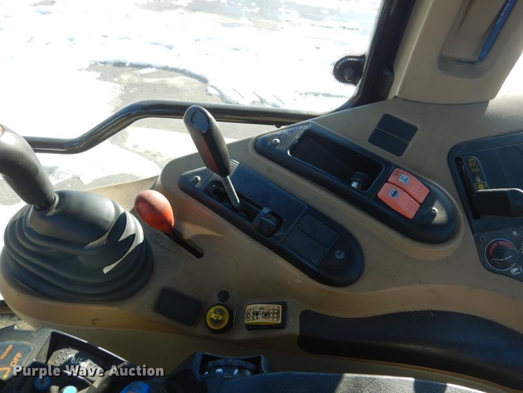 image for item HU9975 2005 AGCO RT100  tractor