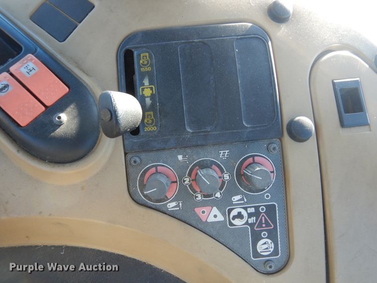 image for item HU9975 2005 AGCO RT100  tractor