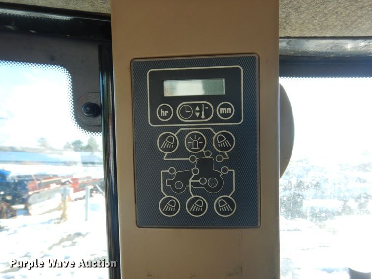 image for item HU9975 2005 AGCO RT100  tractor