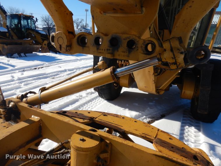 image for item HU9979 2003 Caterpillar 140H VHP  motor grader