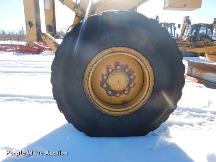 image for item HU9979 2003 Caterpillar 140H VHP  motor grader