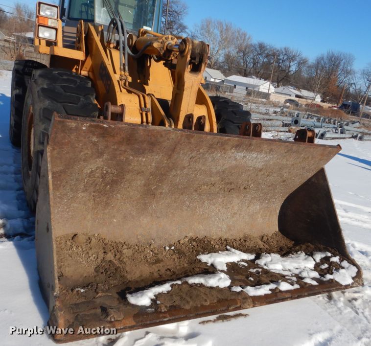 image for item HU9982 1997 Case 621B  wheel loader