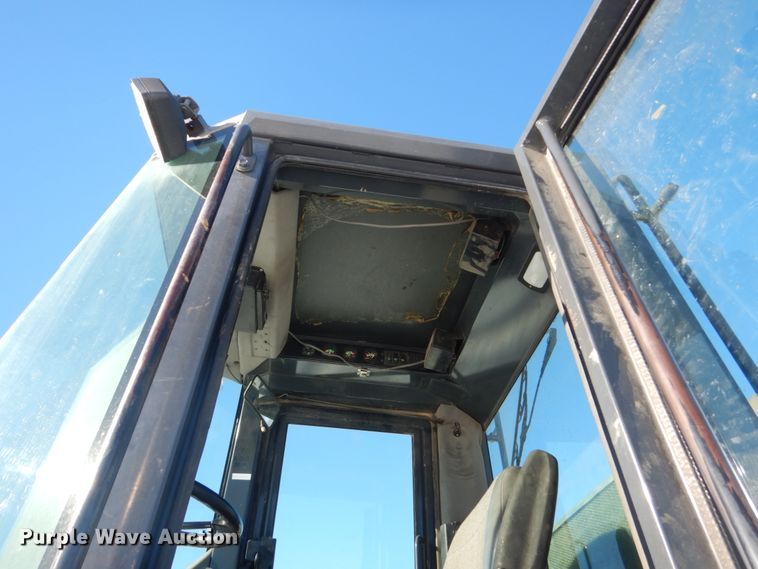 image for item HU9982 1997 Case 621B  wheel loader