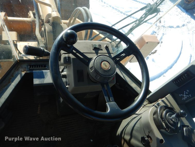 image for item HU9982 1997 Case 621B  wheel loader