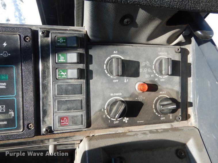 image for item HU9982 1997 Case 621B  wheel loader