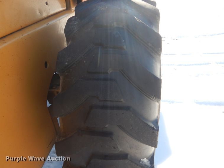 image for item HU9982 1997 Case 621B  wheel loader
