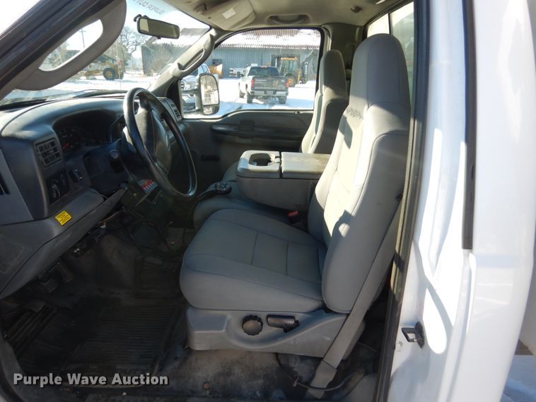 image for item HU9984 2004 Ford F450 Super Duty  dump truck