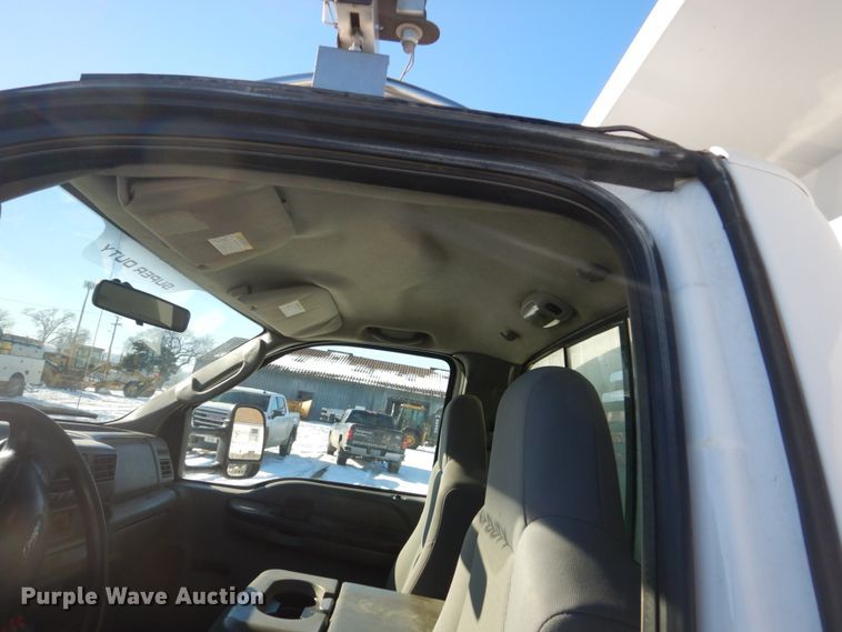 image for item HU9984 2004 Ford F450 Super Duty  dump truck