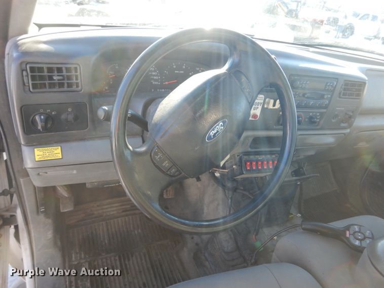 image for item HU9984 2004 Ford F450 Super Duty  dump truck