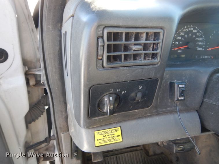 image for item HU9984 2004 Ford F450 Super Duty  dump truck