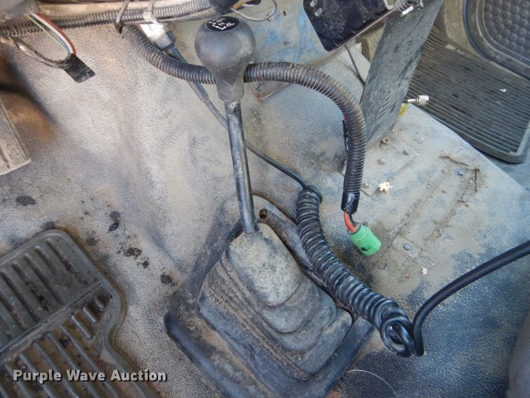 image for item HU9984 2004 Ford F450 Super Duty  dump truck