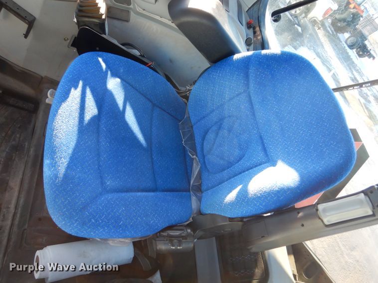 image for item HU9990 2013 New Holland T6.165  MFWD tractor