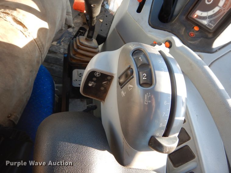 image for item HU9990 2013 New Holland T6.165  MFWD tractor