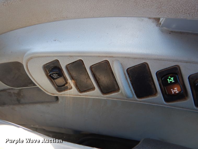 image for item HU9990 2013 New Holland T6.165  MFWD tractor