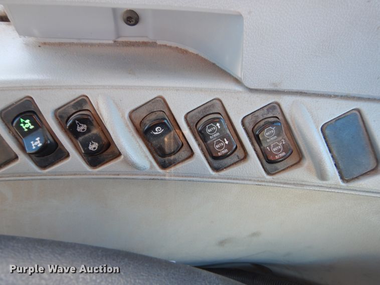 image for item HU9990 2013 New Holland T6.165  MFWD tractor