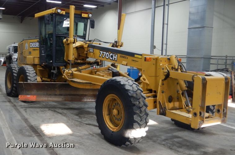 image for item IG9099 2004 John Deere 770CH Series II  motor grader