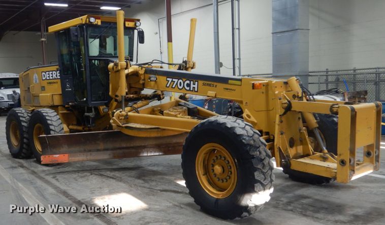 image for item IG9099 2004 John Deere 770CH Series II  motor grader