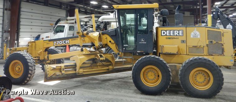 image for item IG9099 2004 John Deere 770CH Series II  motor grader