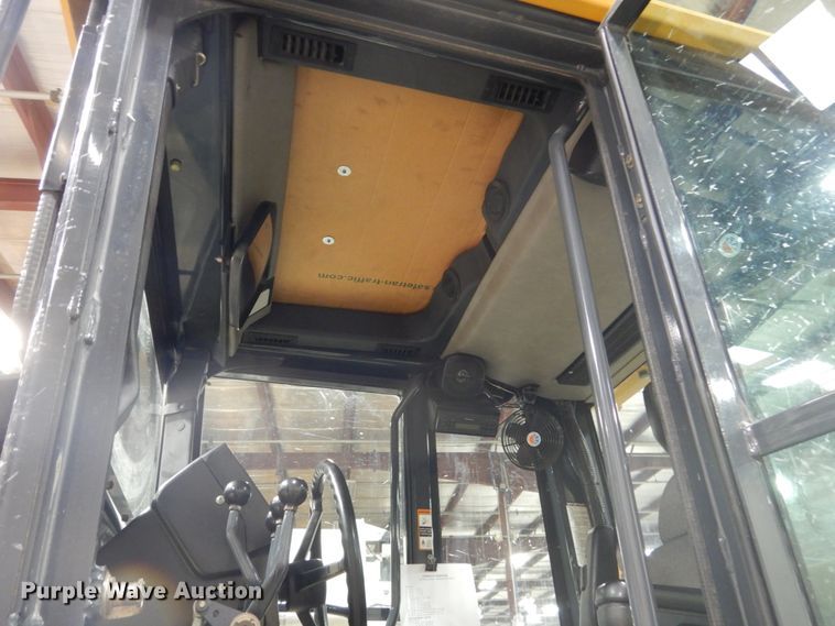 image for item IG9099 2004 John Deere 770CH Series II  motor grader