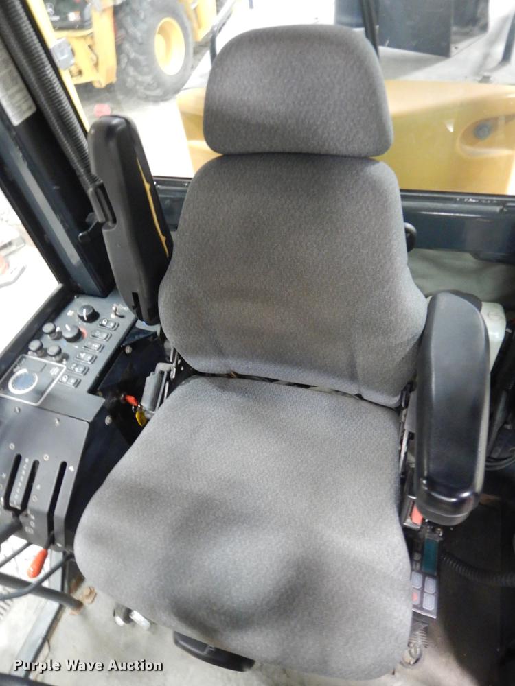 image for item IG9099 2004 John Deere 770CH Series II  motor grader