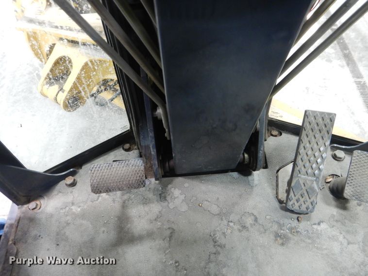 image for item IG9099 2004 John Deere 770CH Series II  motor grader