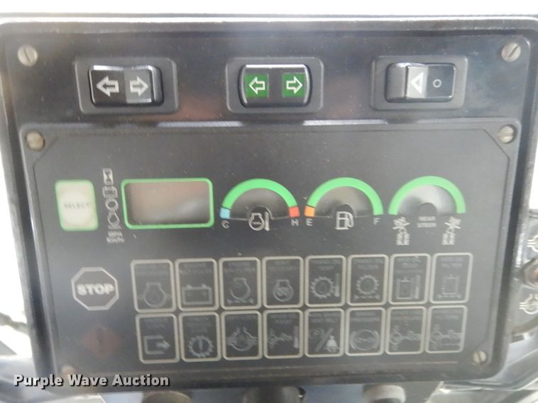 image for item IG9099 2004 John Deere 770CH Series II  motor grader