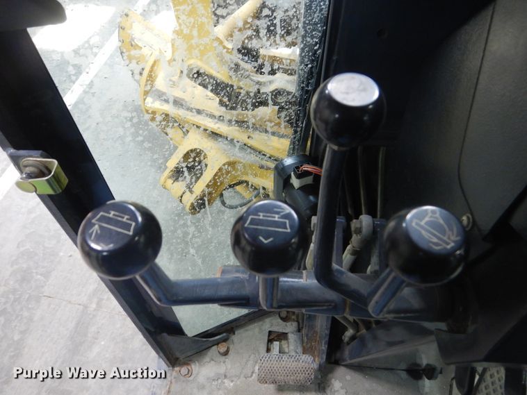 image for item IG9099 2004 John Deere 770CH Series II  motor grader