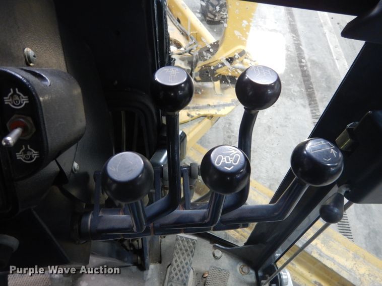 image for item IG9099 2004 John Deere 770CH Series II  motor grader