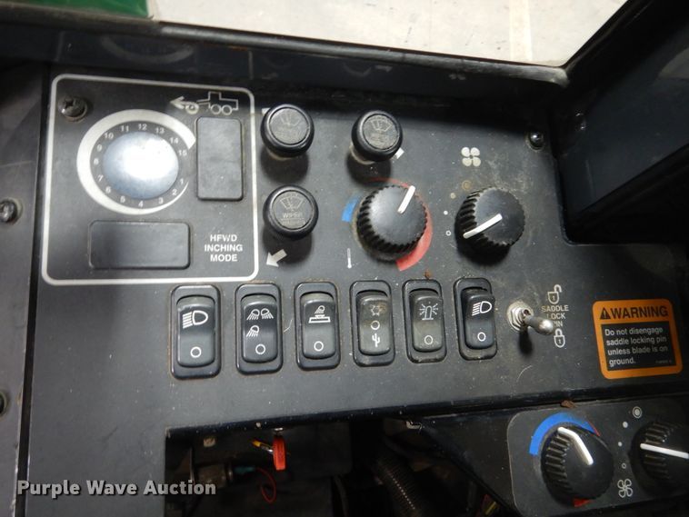 image for item IG9099 2004 John Deere 770CH Series II  motor grader