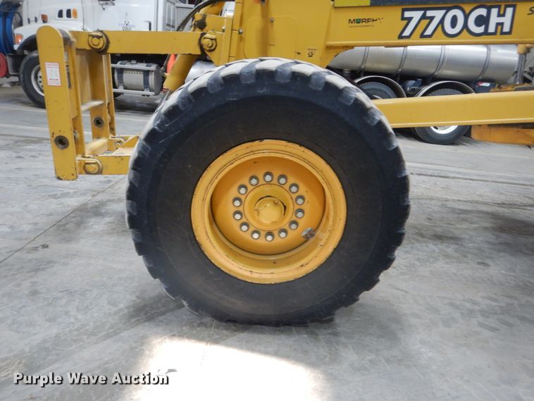 image for item IG9099 2004 John Deere 770CH Series II  motor grader