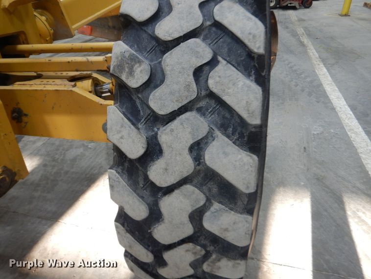 image for item IG9099 2004 John Deere 770CH Series II  motor grader