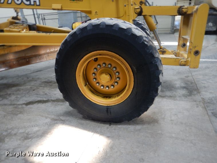 image for item IG9099 2004 John Deere 770CH Series II  motor grader