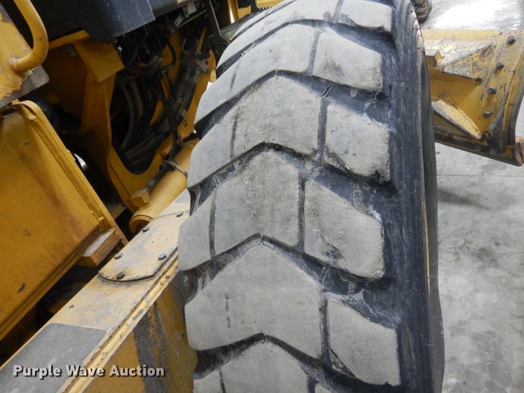 image for item IG9099 2004 John Deere 770CH Series II  motor grader