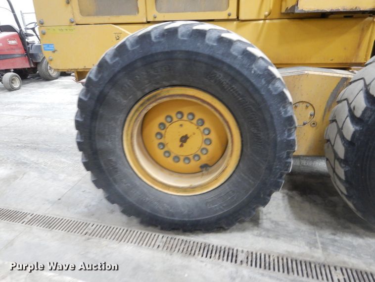 image for item IG9099 2004 John Deere 770CH Series II  motor grader