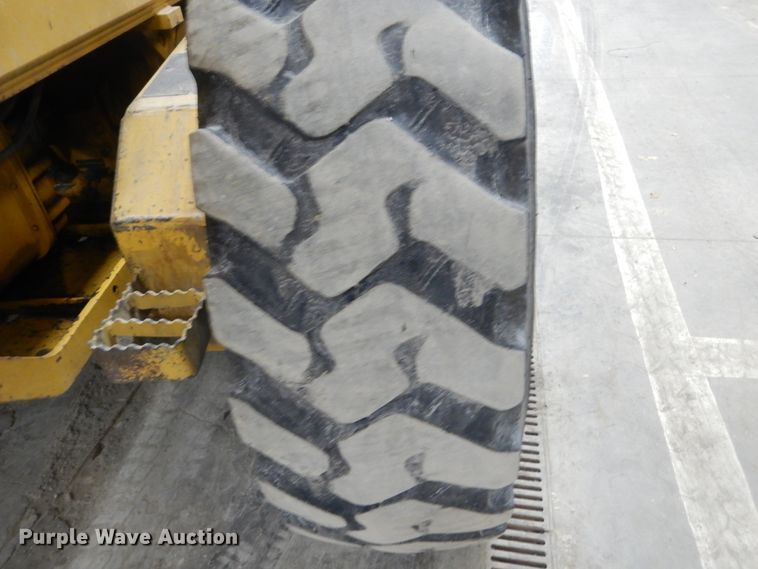 image for item IG9099 2004 John Deere 770CH Series II  motor grader