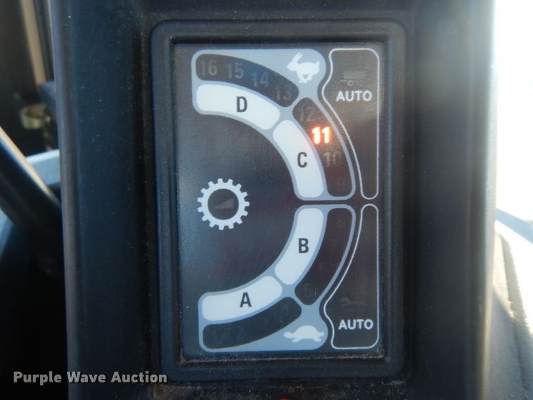 image for item IG9113 2013 New Holland T6.165  MFWD tractor