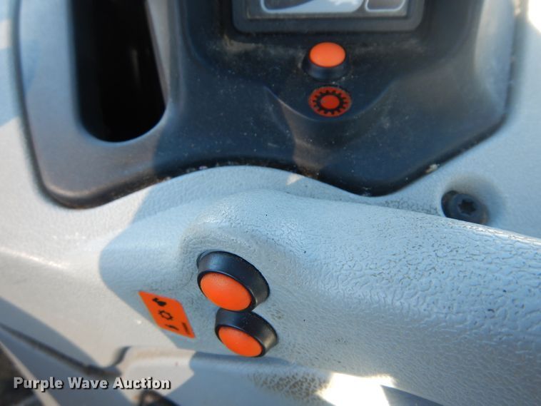 image for item IG9113 2013 New Holland T6.165  MFWD tractor