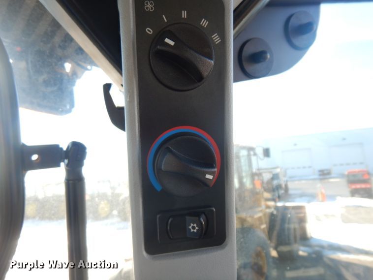 image for item IG9113 2013 New Holland T6.165  MFWD tractor