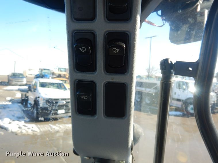 image for item IG9114 2013 New Holland T6.165  MFWD tractor