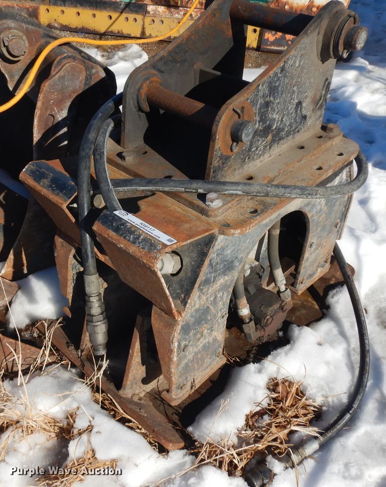 image for item IG9117 Caterpillar plate compactor