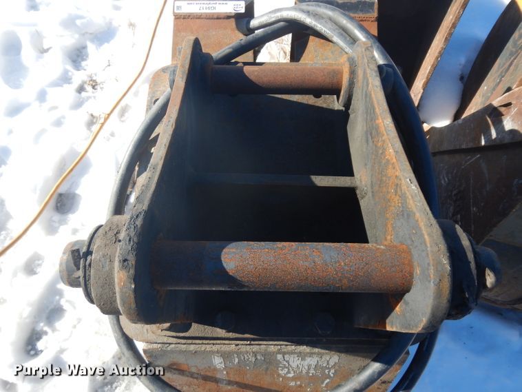 image for item IG9117 Caterpillar plate compactor