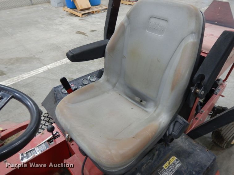 image for item IG9129 2010 Toro Groundsmaster 328D  lawn mower