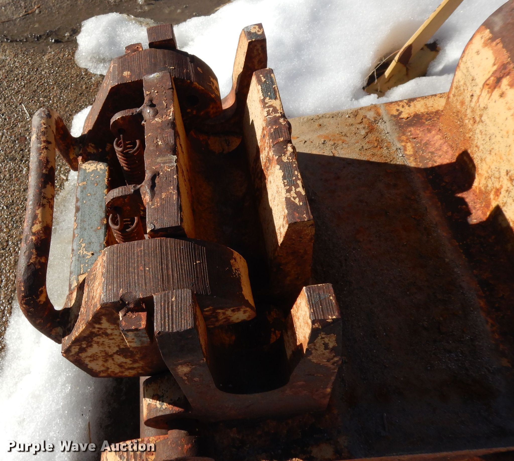 John Deere backhoe quick coupler in Lincoln, NE Item IG9126 sold