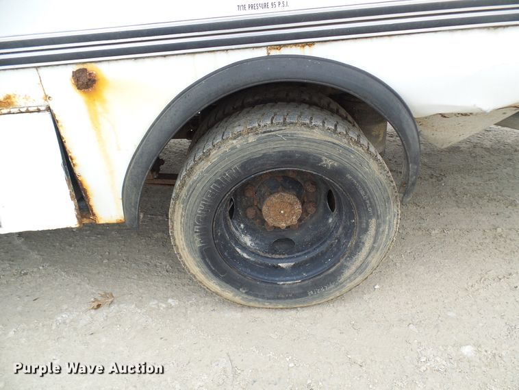 image for item DC2840 2004 International PC015  shuttle bus