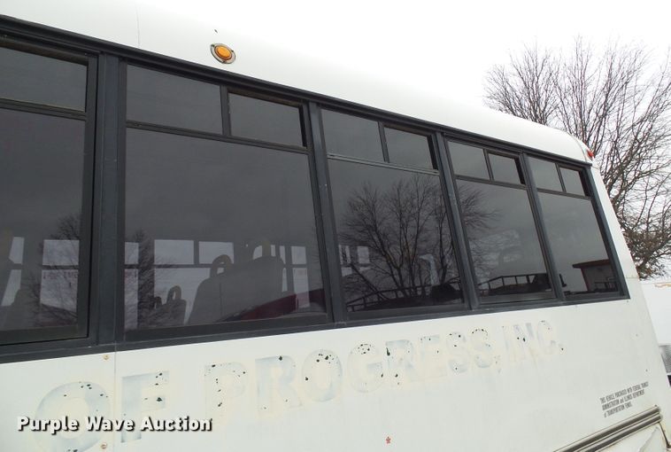 image for item DC2840 2004 International PC015  shuttle bus